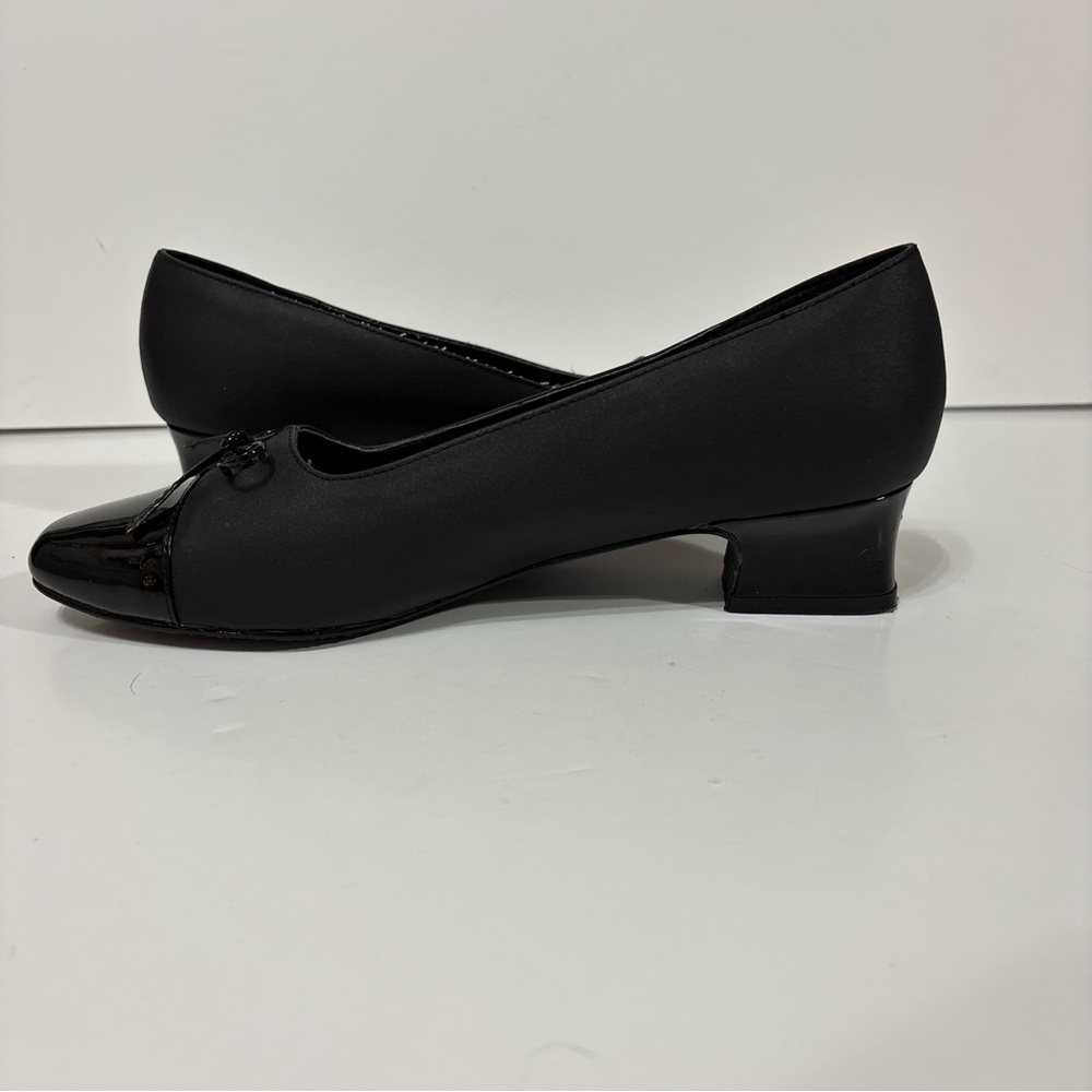 Soft‎ Style. Sarah Hush Puppy
Women's Black Dress Shoes Size 9.5 M - Picture 2 of 6